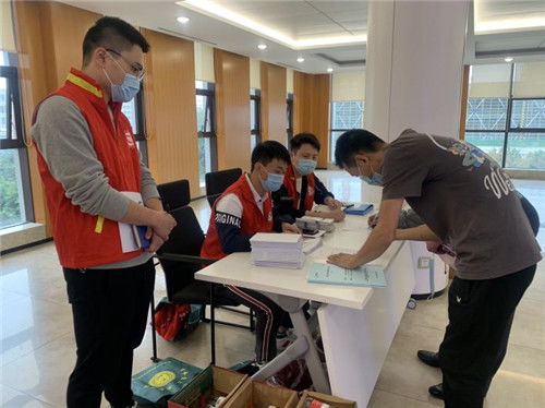 甌江口志愿者為小微企業提供專業安全生產咨詢服務